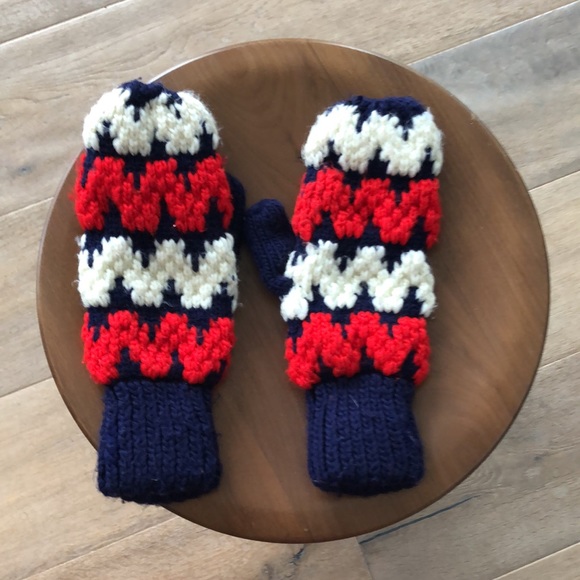 Vintage Apple Scarf and mittens - Picture 4 of 4